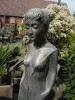  Product image 3 of the product “Standing woman Sybille, 120cm high, cast stone ”